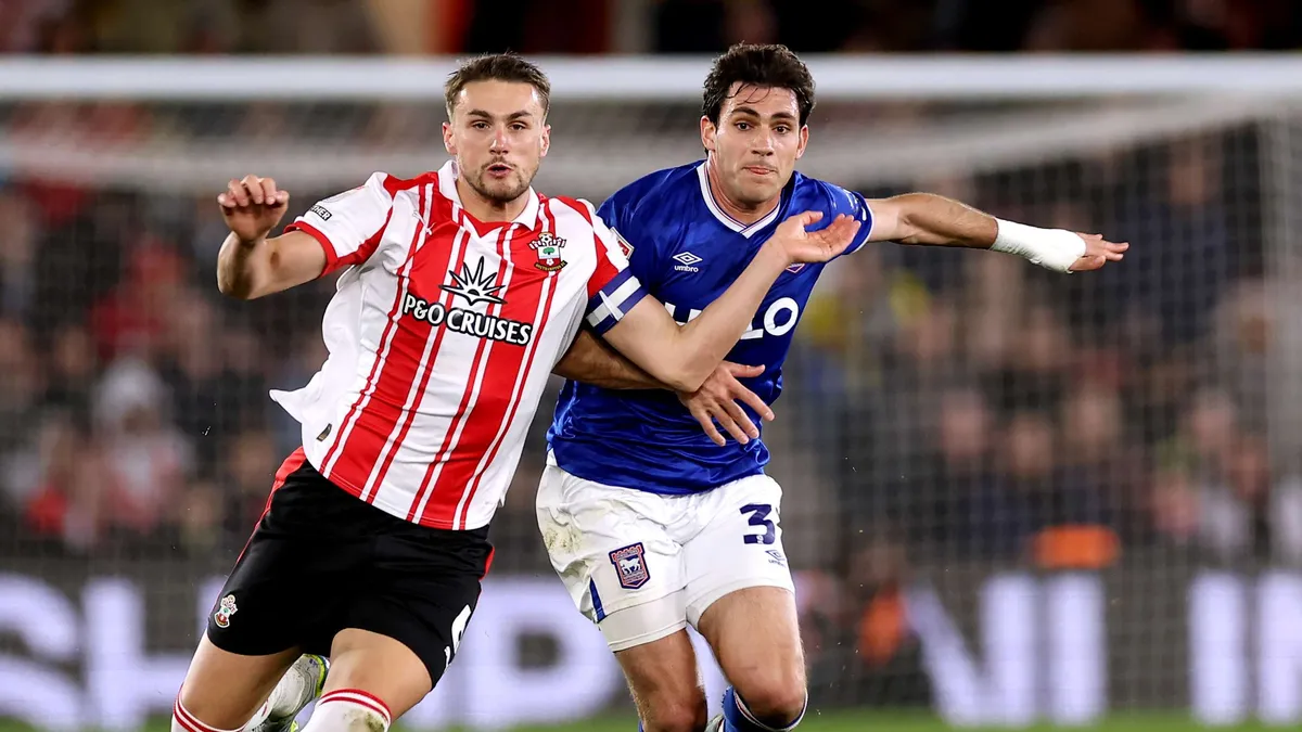 Aston Villa na aucie. Southampton odrzuciło ofertę za filar defensywy