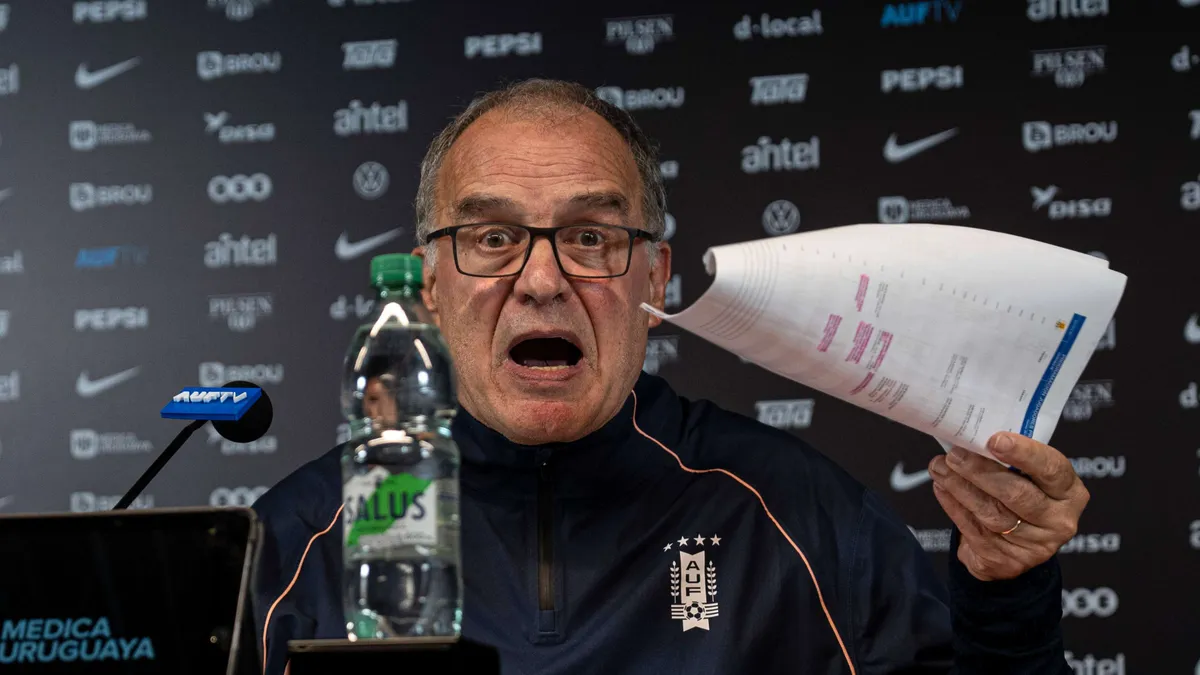 Pożegnanie w stylu „El Loco”. Marcelo Bielsa w 100-minutowym monologu podsumował klęskę Urugwaju