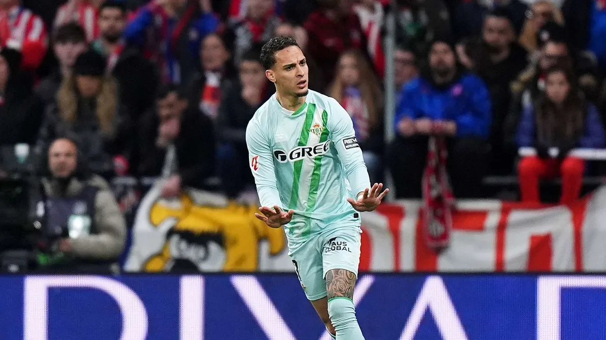 Antony szokuje Atletico genialnym golem i celebracją jak CR7! Betis triumfuje w Madrycie