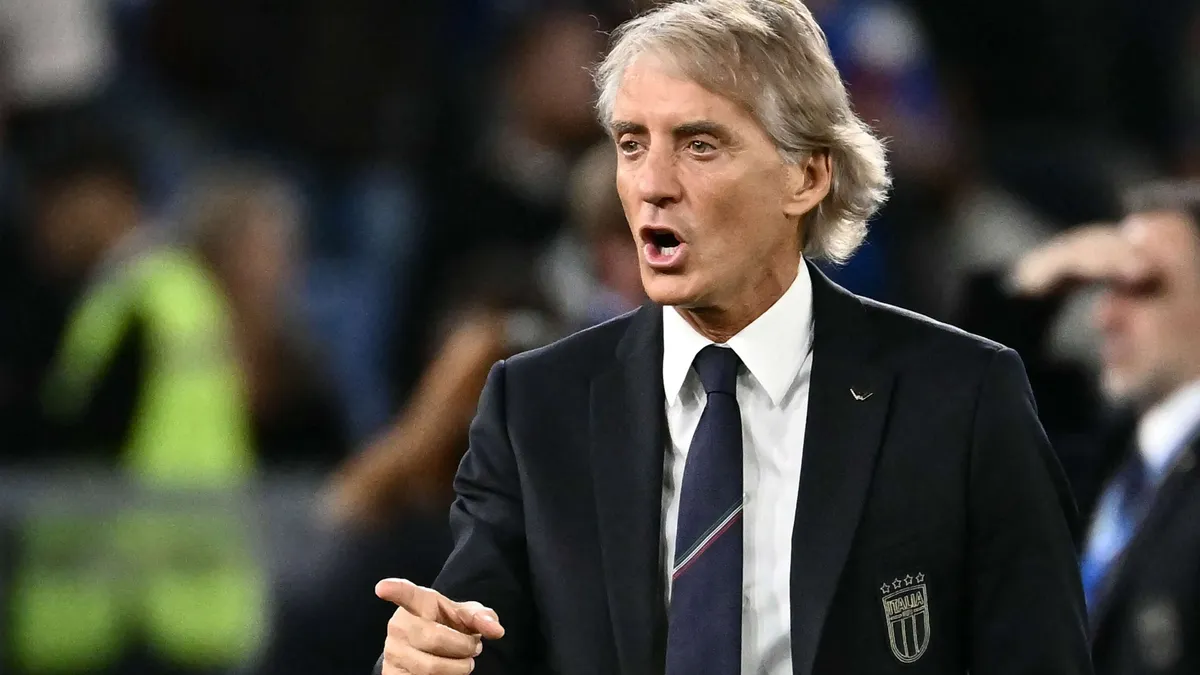 Mancini podzielił kadrę przed meczem z Francją. Dziewięciu piłkarzy zostaje w Coverciano