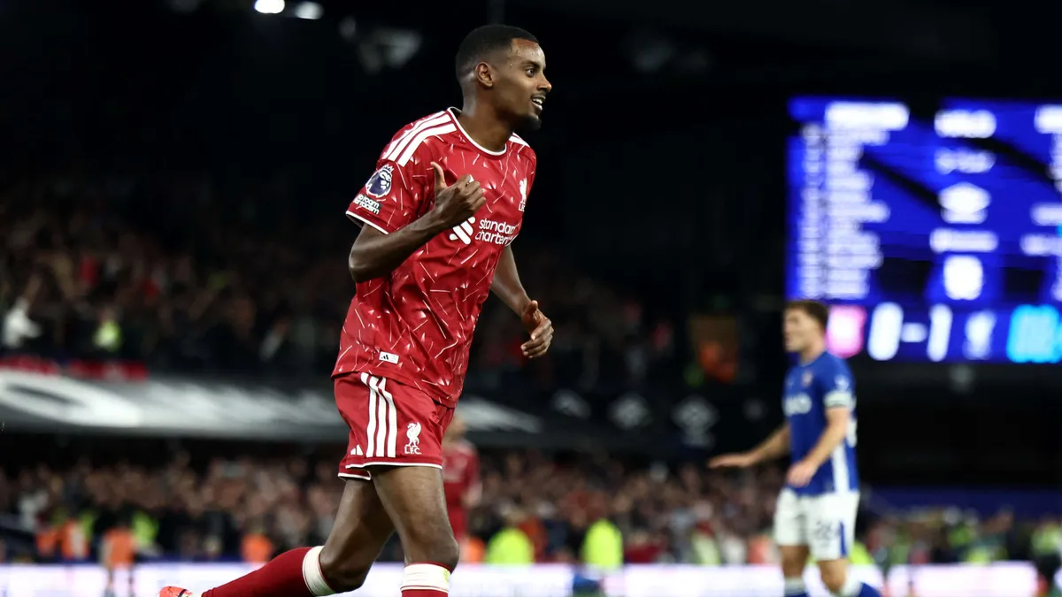 Isak odpala silniki! Pierwsze zwycięstwo Liverpoolu pod wodzą Iraoli