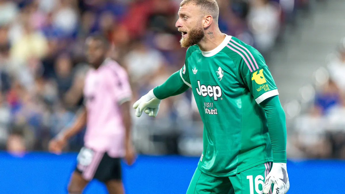 Kryzys w bramce Juventusu. Di Gregorio pod ostrzałem, transfer staje się koniecznością