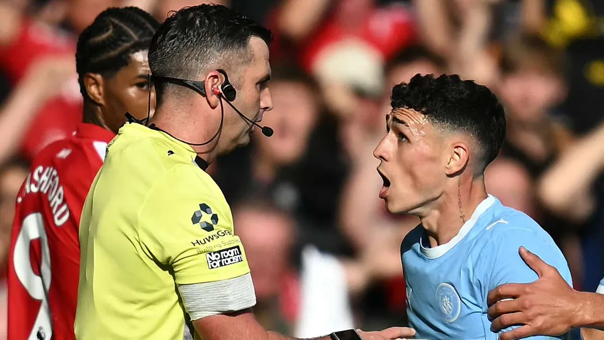 Kontrowersje w derbach Manchesteru: Howard Webb przyznaje: Bruno Fernandes powinien był otrzymać kartkę