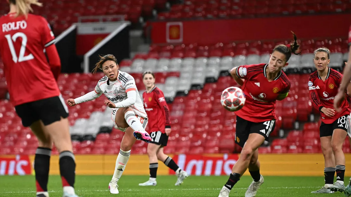 Bayern nokautuje United na Old Trafford! Tanikawa daje Bawarczykom cenne prowadzenie w ćwierćfinale WCL