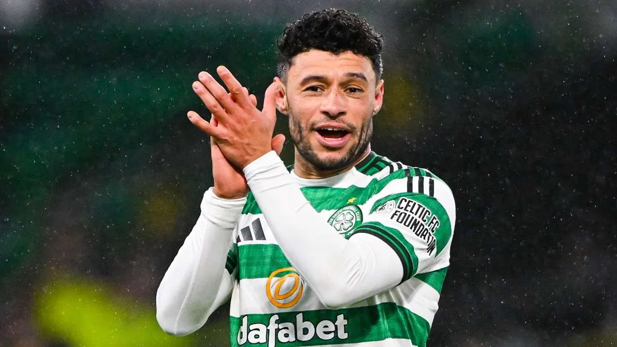 Alex Oxlade-Chamberlain zostaje w Glasgow! Kluczowy ruch Celticu przed nowym sezonem