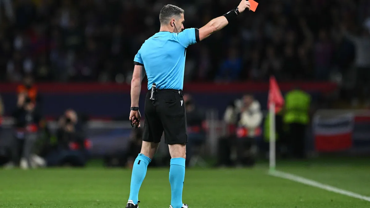 Kowács sędziuje Barçę z Atleti: Klapsy PSG i furia Xaviego wracają jak bumerang!