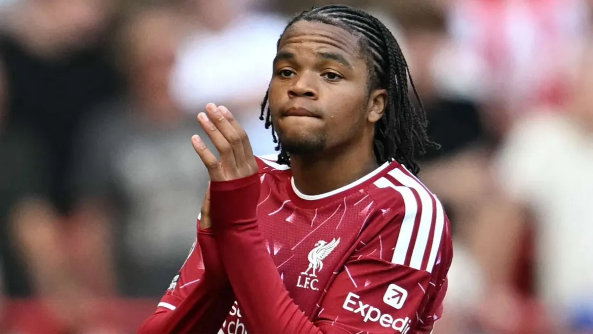 Kolejny Bellingham czy pułapka? Michael Owen radzi utalentowanemu nastolatkowi Liverpoolu