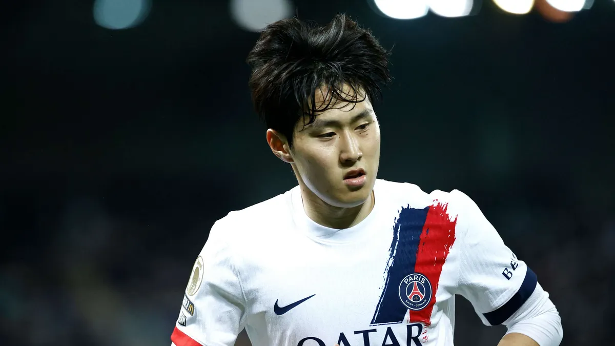 Hitowy transfer Atletico Madryt! Gwiazda PSG wraca do La Ligi z „siódemką” na plecach