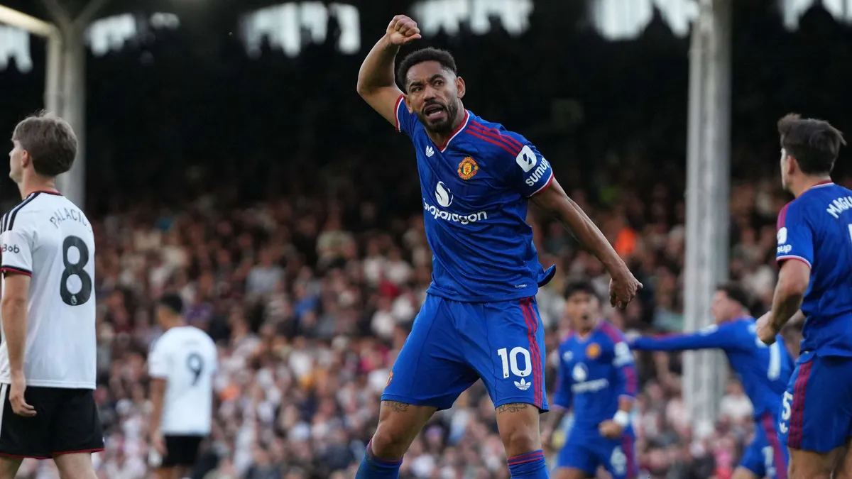 Cunha ratuje Manchester United w Londynie. Fatalny start „Czerwonych Diabłów” trwa