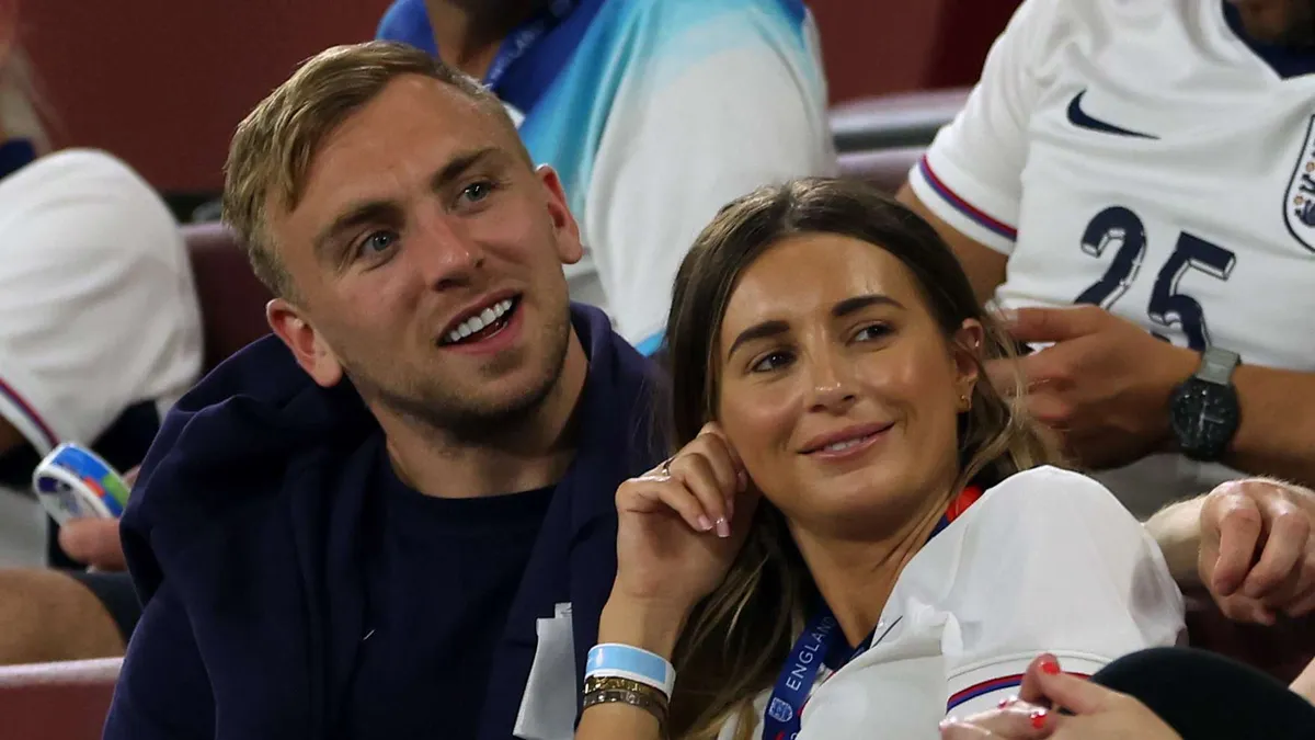 Piątkowy rytuał Dani Dyer: Bowen zostaje z dziećmi, ona z tatą przy chińszczyźnie i piwie