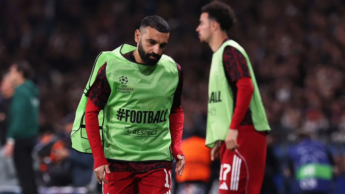 Salah wściekły na ławce! Egipcjanin odmawia wywiadu po klęsce Liverpoolu z PSG