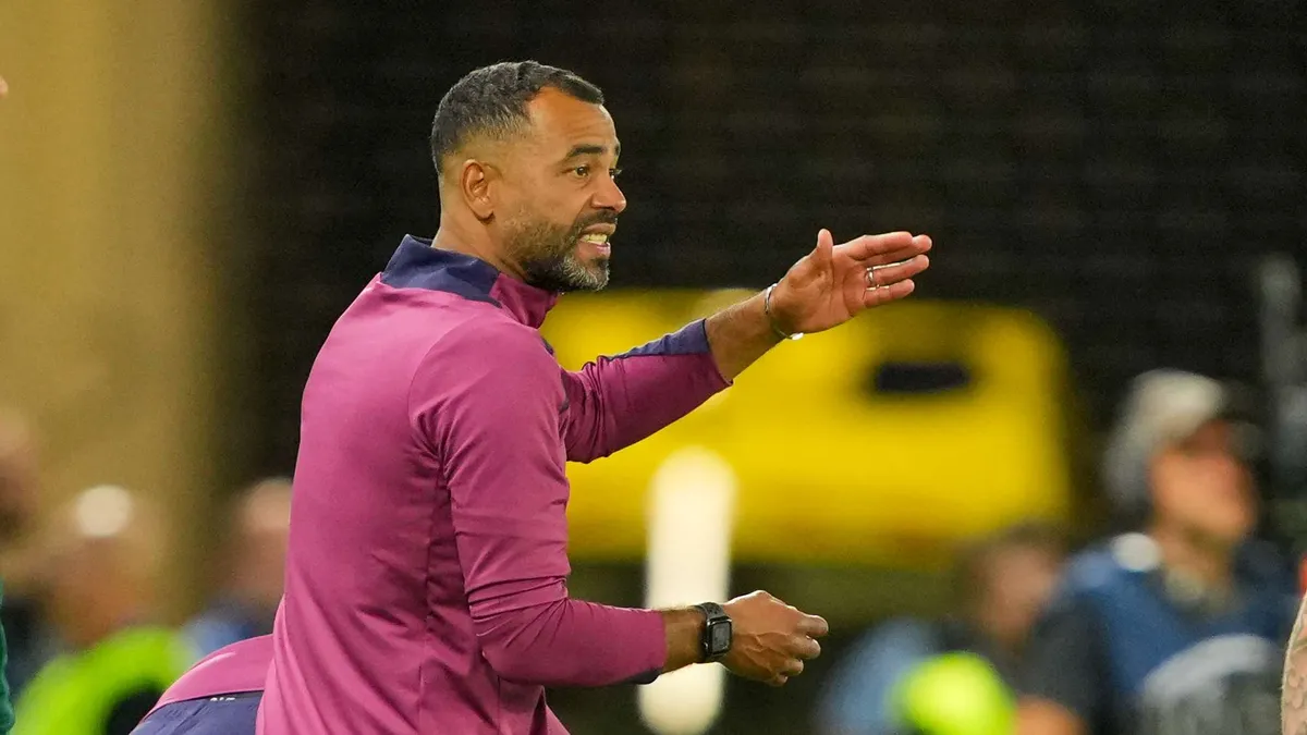 Ashley Cole szaleje na angielskie kluby: 'Brak doświadczenia? Jak mam je zdobyć?!'