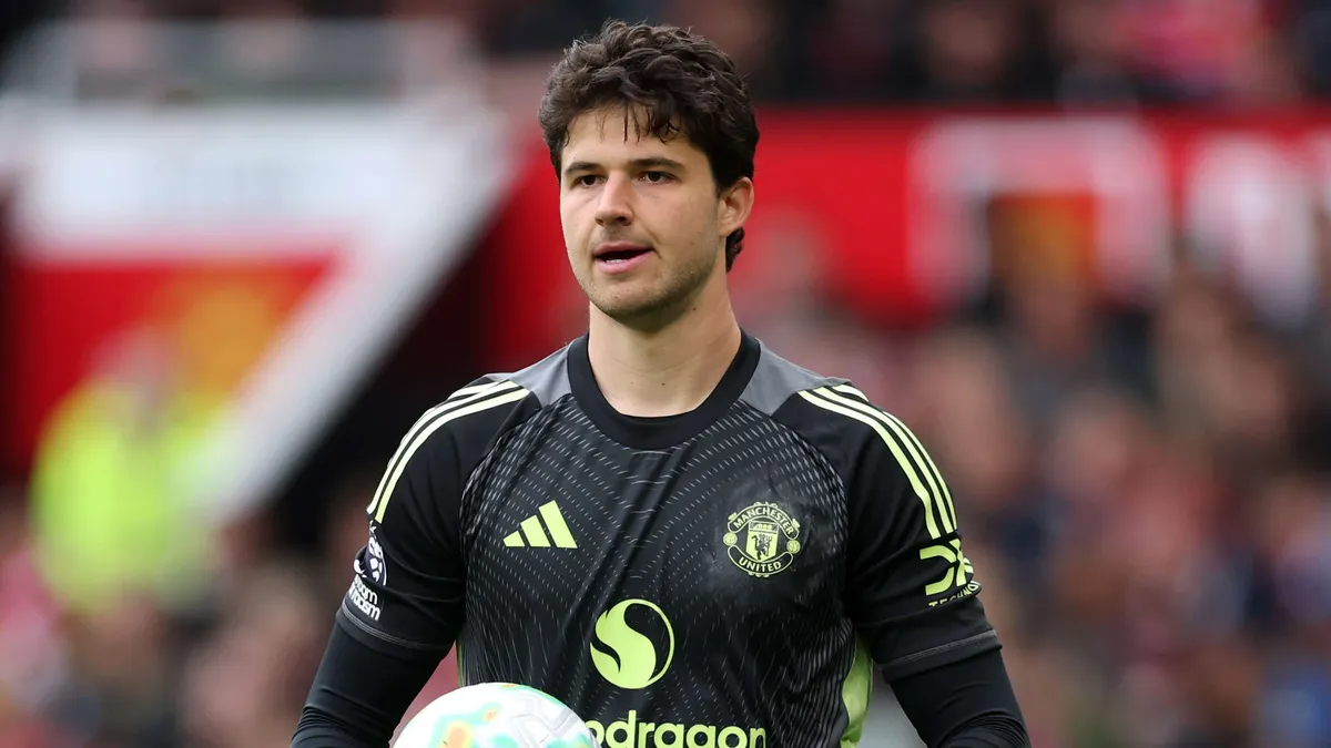 Czy Senne Lammens to za mało dla United? Eksperci wzywają do transferu bramkarza